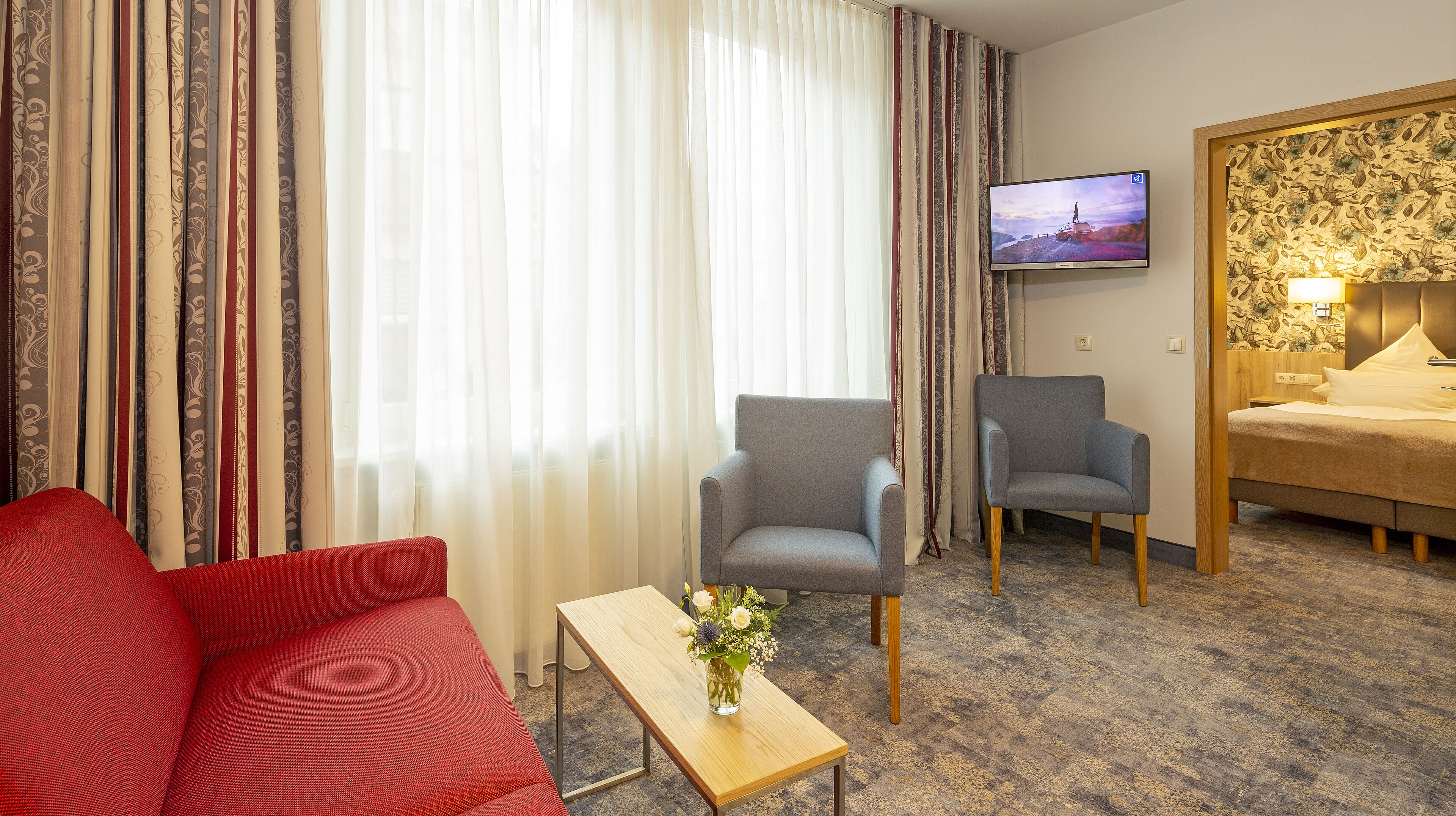 suite | 1 bedroom, premium bedding, minibar, in-room safe