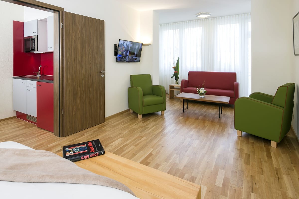 suite | 1 bedroom, premium bedding, minibar, in-room safe