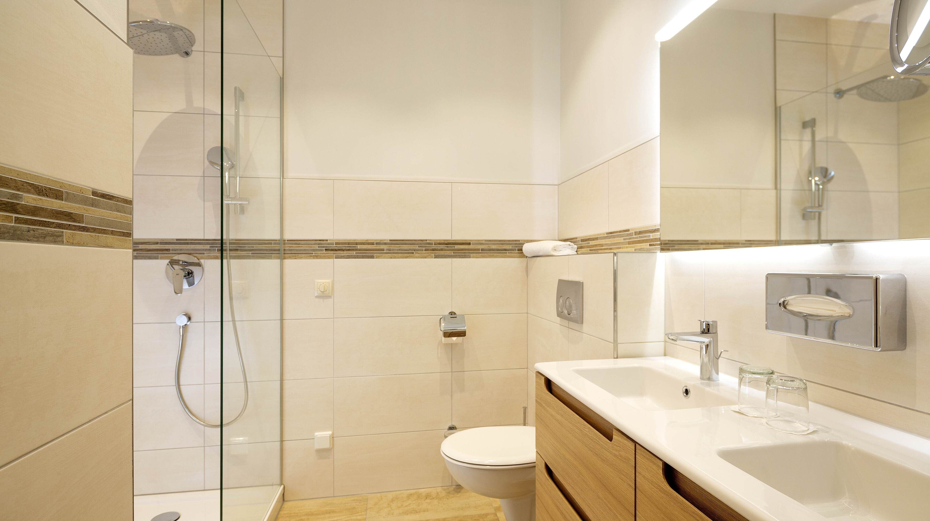 suite | bathroom | free toiletries, hair dryer, towels