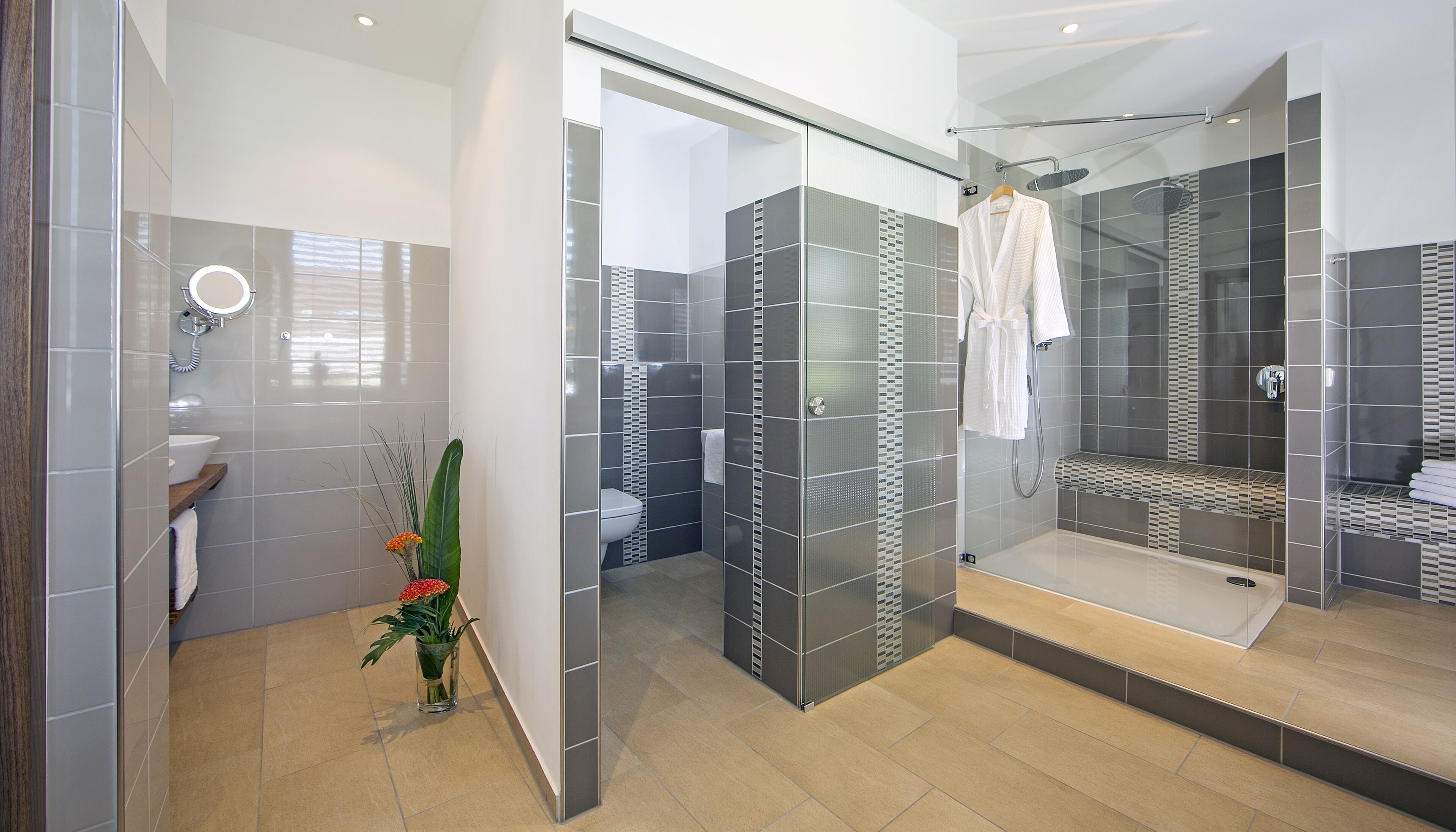 suite | bathroom | free toiletries, hair dryer, towels