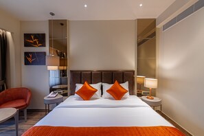 Premium kamer, 1 slaapkamer, uitzicht op stad | Luxe beddengoed, een minibar, een kluis op de kamer, een bureau