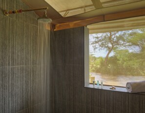 Bathroom | Free toiletries, hair dryer, slippers, towels - Mara Leisure Camp (Maasai Mara)