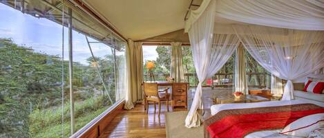 Superior-telt | Pengeskab på værelset, skrivebord