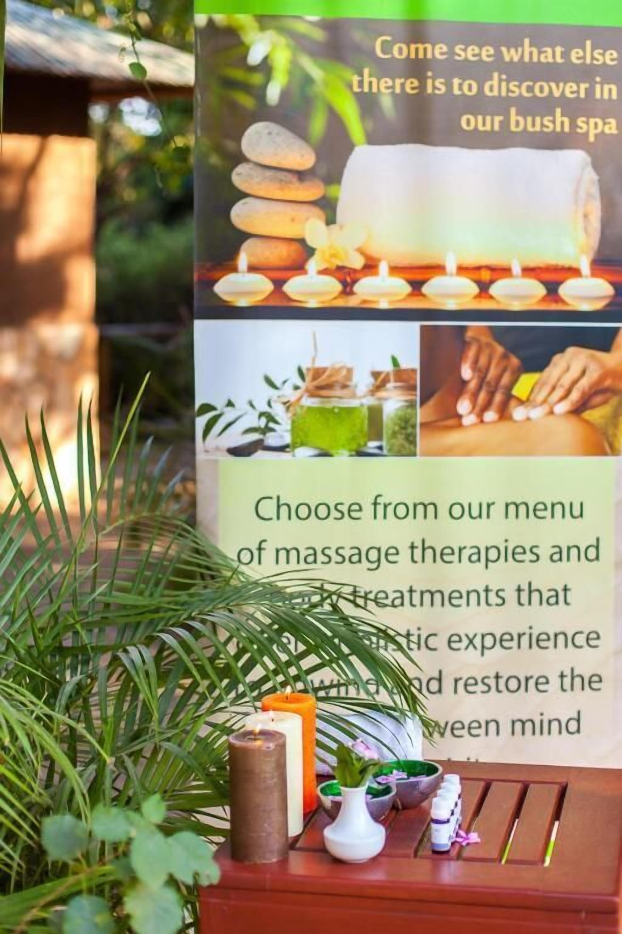 Anuncio de un spa con opciones de masoterapia y un ambiente tranquilo con velas y plantas.