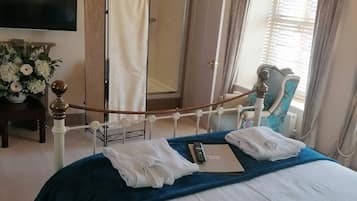 Chambre Double Supérieure, salle de bains attenante, vue jardin | Wi-Fi