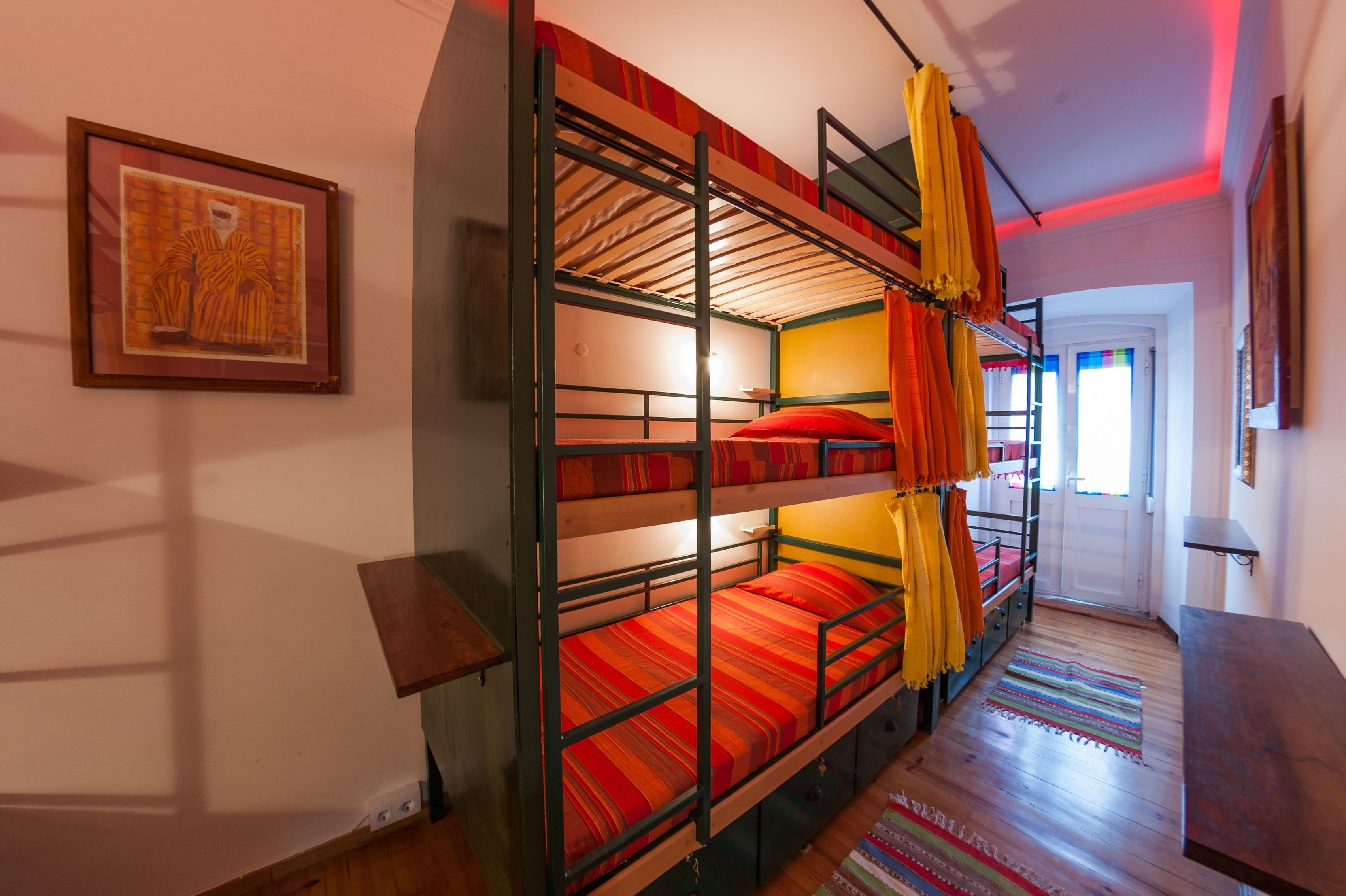 Slaapzaal, gemengde slaapzaal (9 people) | Een kluis op de kamer, gratis wifi