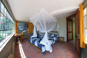 Basic Room, 1 Queen Bed, Pool View | Premium bedding, iron/ironing board, free WiFi - Yellow Haven Lodge (Kampala)