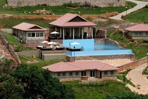 Exterior - The Lansdown (Aburi)