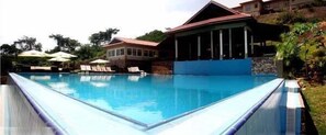 Outdoor pool - The Lansdown (Aburi)