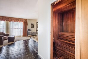 Honeymoon Suite, Jetted Tub and sauna  | Children's theme room