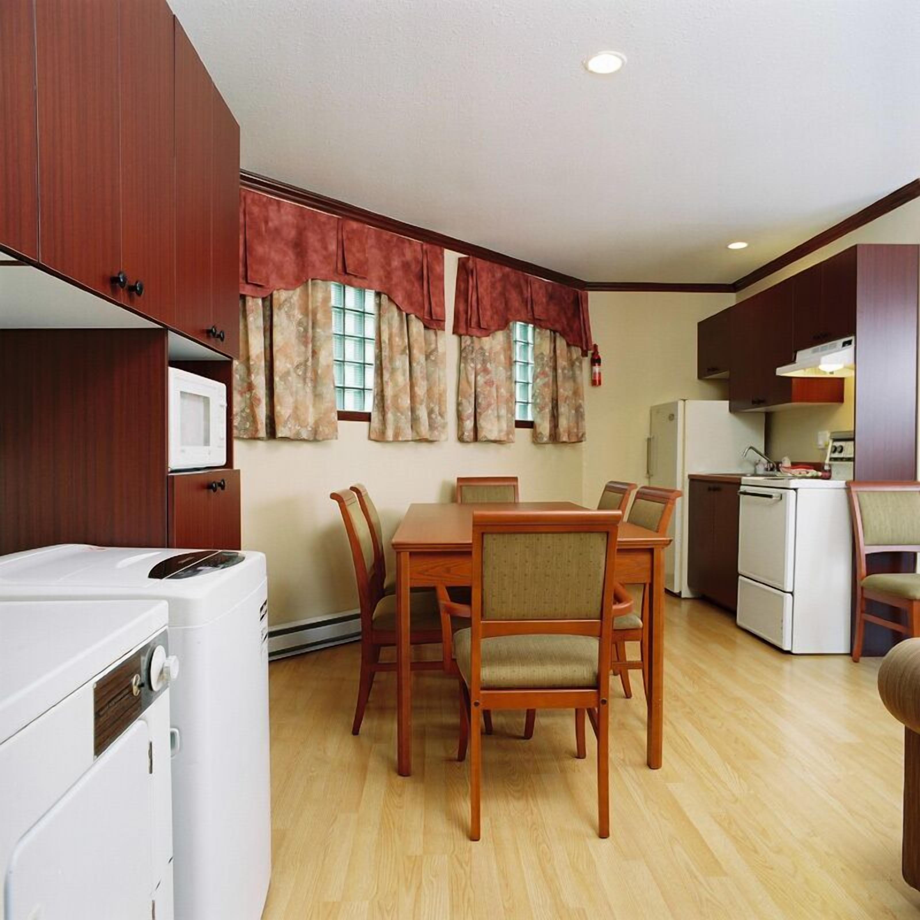 family apartment, 2 bedrooms (section motel) | private kitchen | fridge, microwave