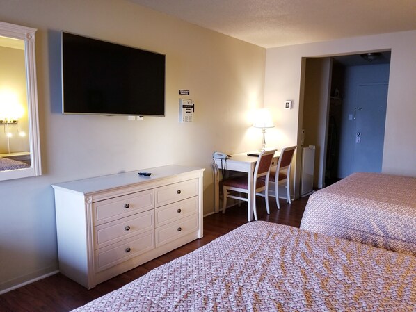 ห้องแฟมิลี่สำหรับสี่ท่าน, ระเบียง | เตียง Select Comfort, โต๊ะทำงาน, พื้นที่ทำงานแบบใช้แล็ปท็อป