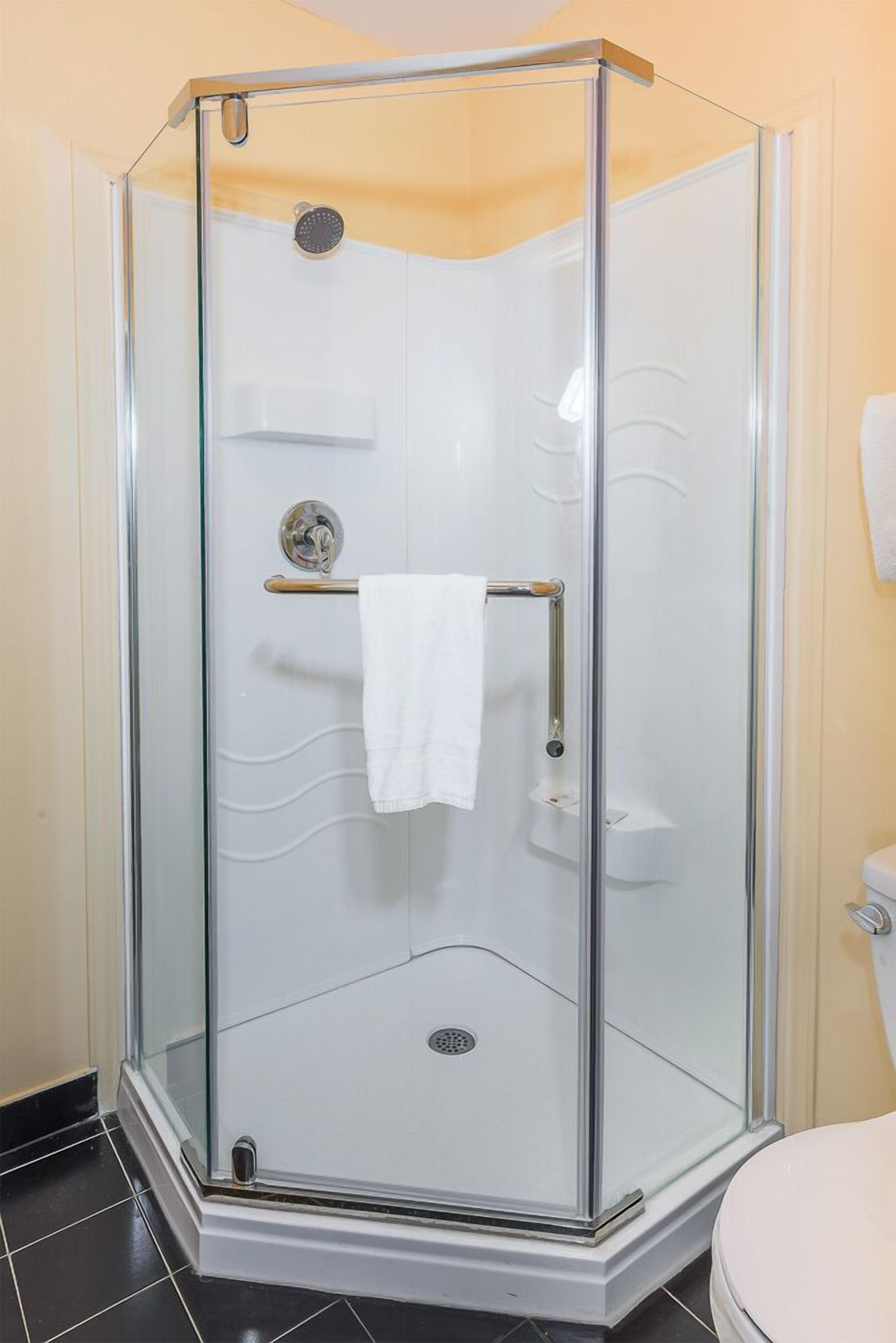 honeymoon suite, jetted tub and sauna  | select comfort beds, desk, laptop workspace, blackout curtains