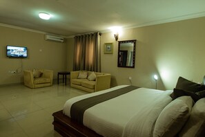 Deluxe Double Room, City View (Superior) | Premium bedding, minibar, in-room safe, desk