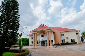 Exterior - Crystal Rose Ambassador Hotel (Kumasi)