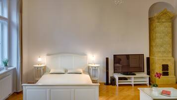 Three Rooms Apartment | Hypoallergeen beddengoed, een kluis op de kamer