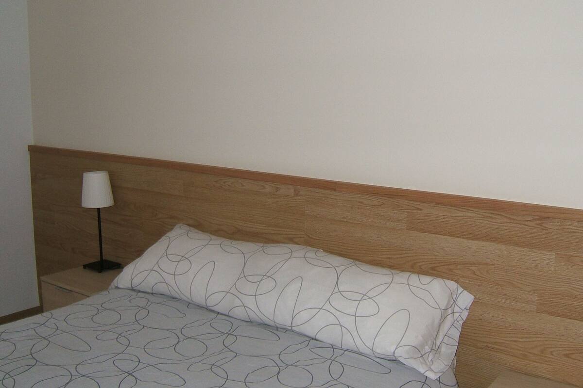 Doppel- oder Zweibettzimmer