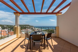 Vila, 3 quartos, vista para o mar | Terraço/pátio