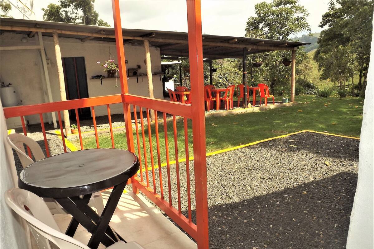 Quarto casal, banheiro privativo, vista para a montanha | Cofres nos quartos, ferros/tábuas de passar roupa