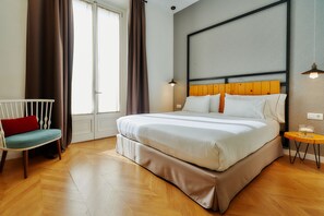 Phòng đôi Superior | Bộ đồ giường cao cấp, minibar, két bảo mật tại phòng, bàn 