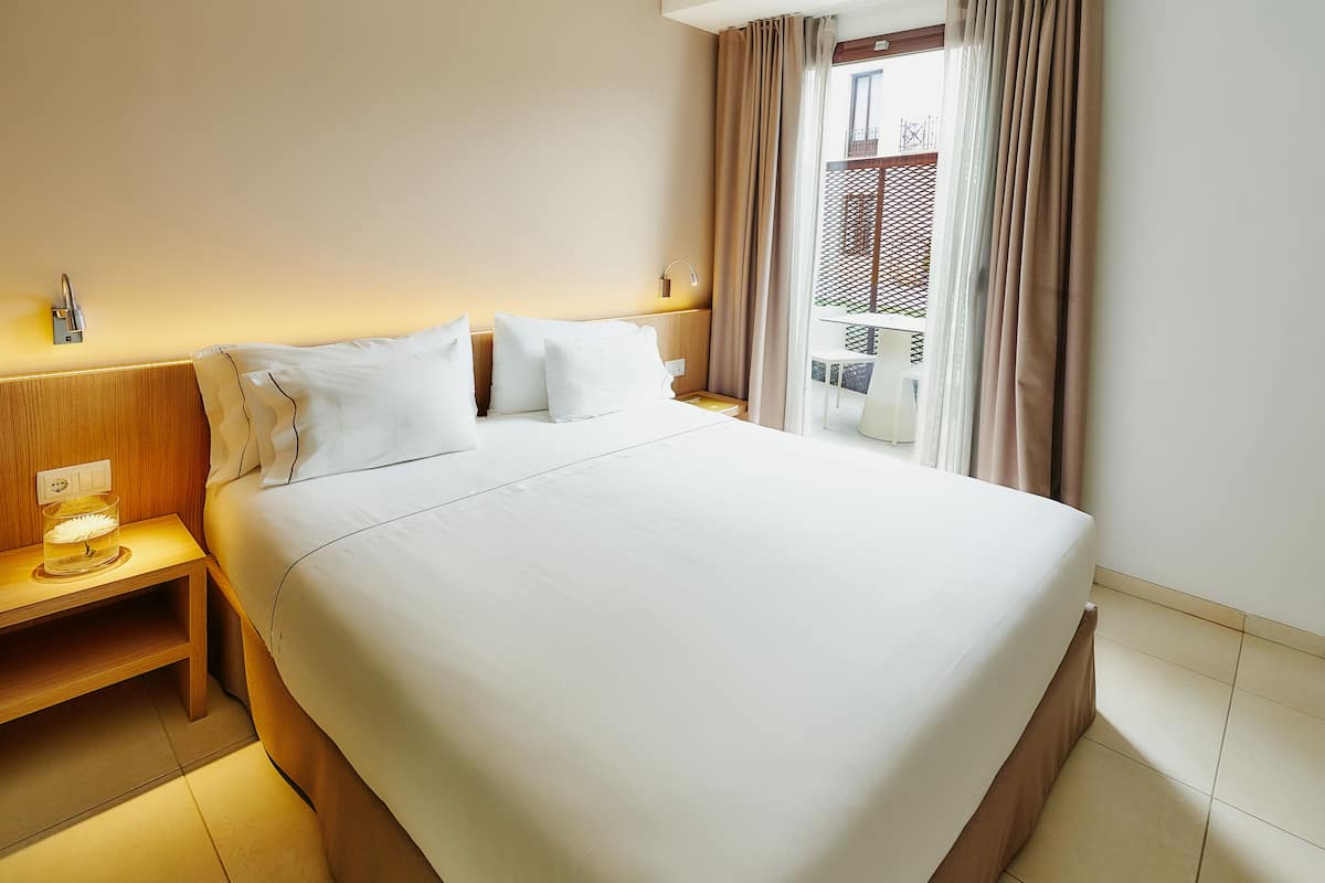 Ropa de cama de alta calidad y minibar