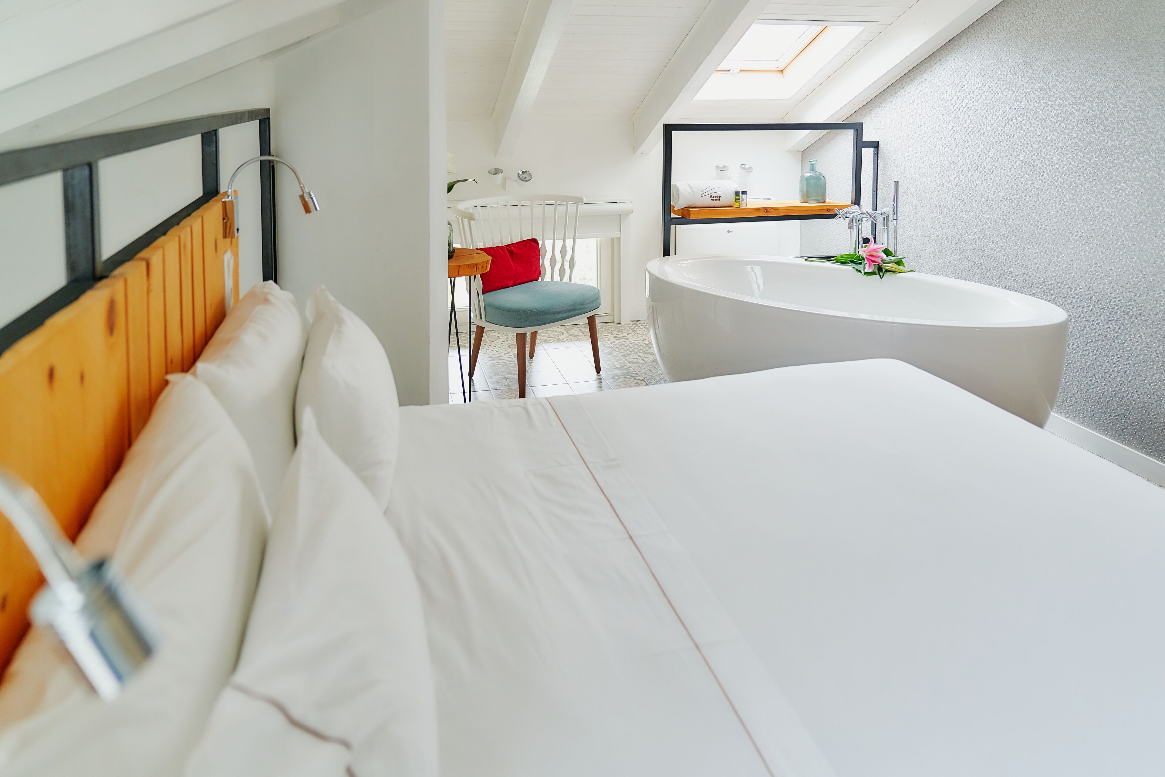 deluxe double room | premium bedding, minibar, in-room safe, desk