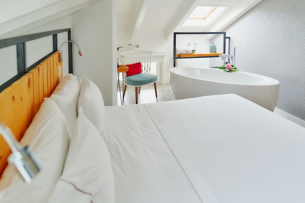 deluxe double room | premium bedding, minibar, in-room safe, desk