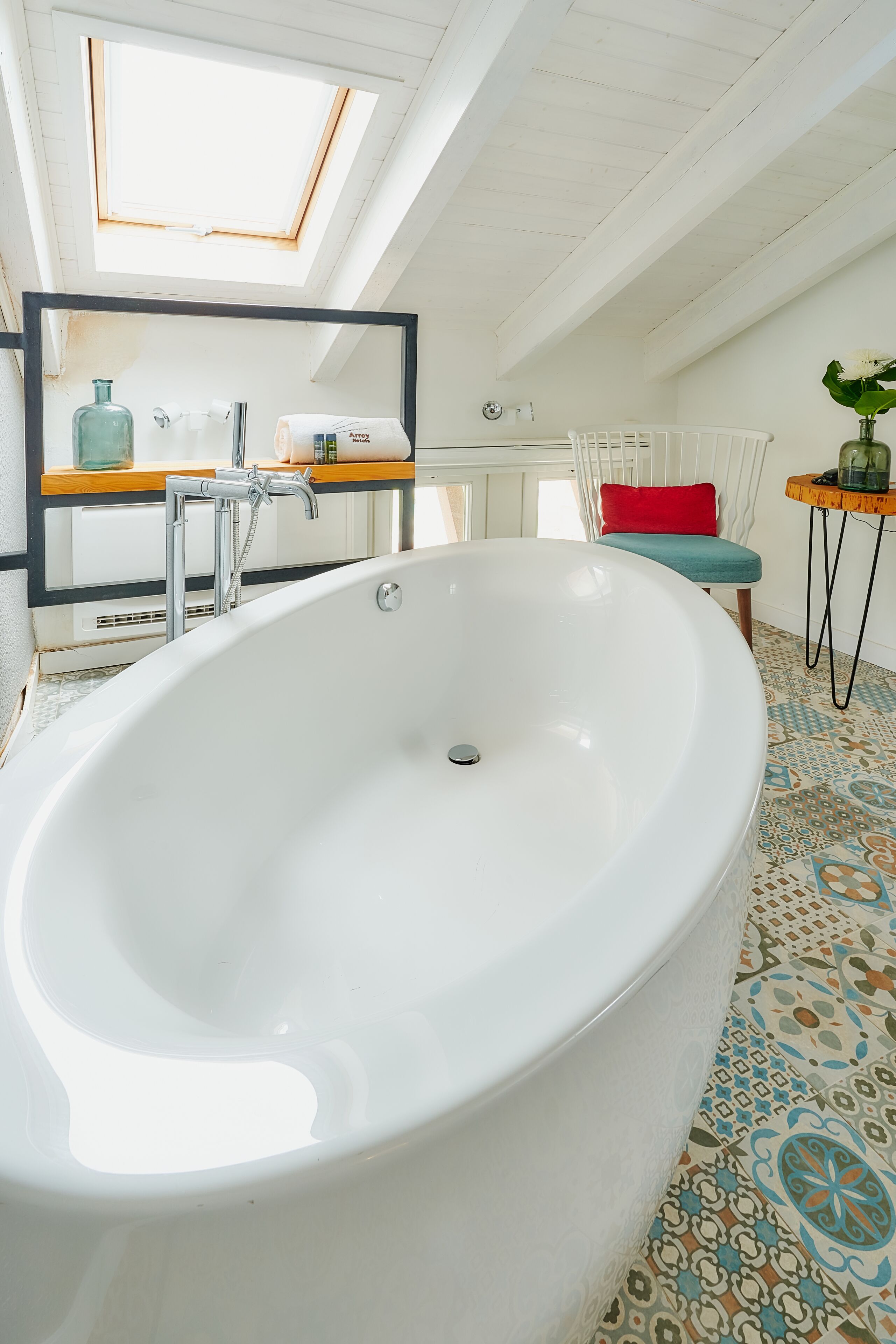 deluxe double room | deep-soaking bathtub