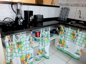Refrigerador, horno, placa de cocina, cafetera/tetera