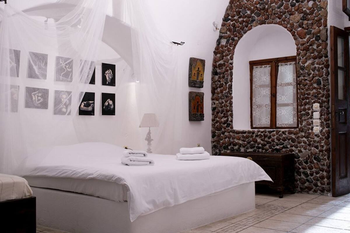 Suite | Hypo-allergenic bedding, in-room safe, desk, soundproofing