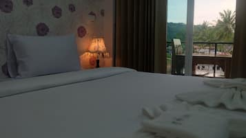 En 24-tommers Flatskjerm-TV med Parabol-TV samt TV