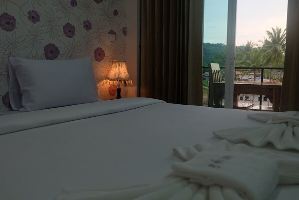 24-inch flat-screen TV with satellite channels, TV - PhuTubkaek View House (Krabi)