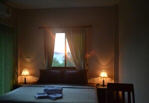 Double Room | Roupas de cama antialérgicas, frigobar (abastecido com itens grátis)