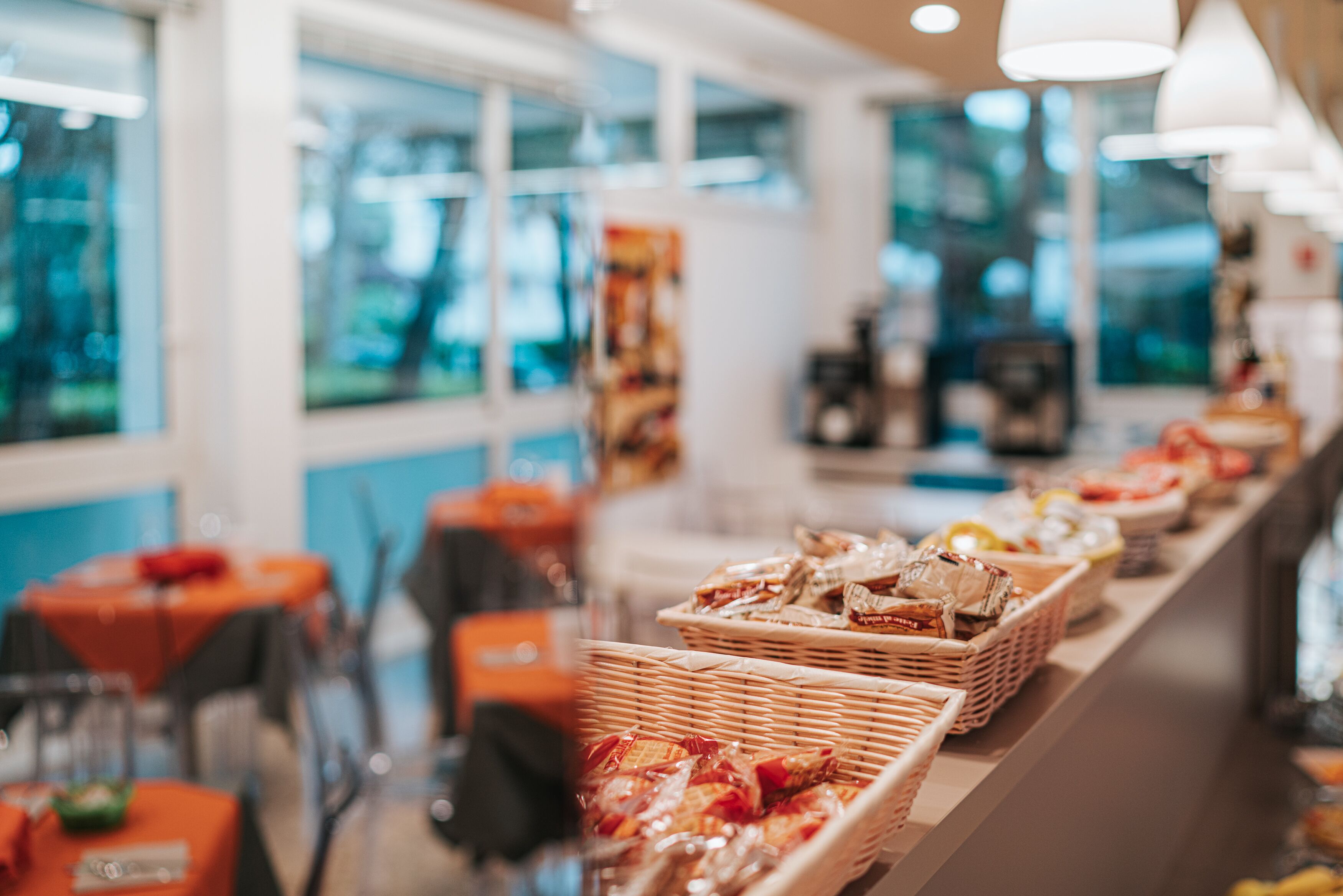 每日供应自助式早餐（每人 EUR 8）