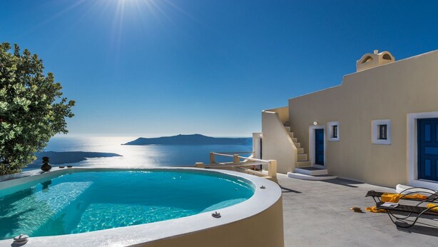 Outdoor pool - Astraea House (Santorini)