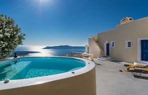 Outdoor pool - Astraea House (Santorini)