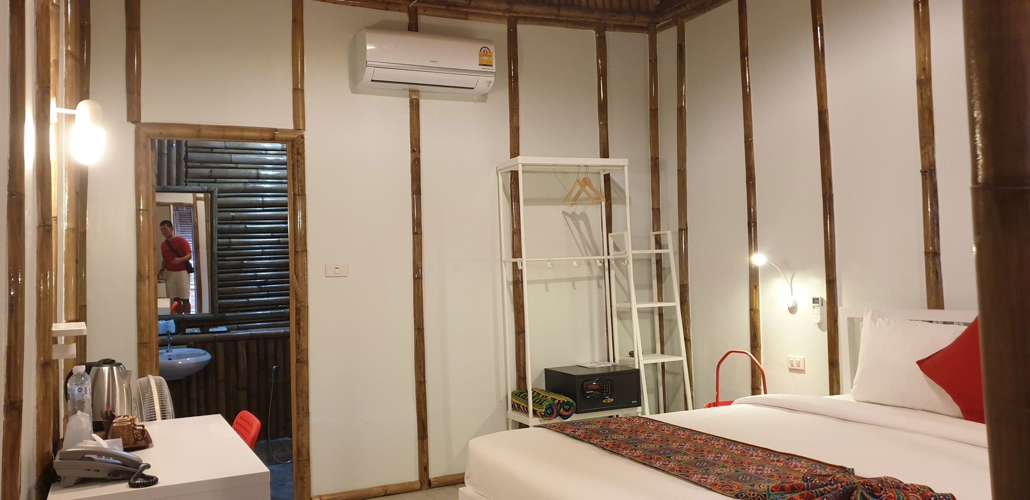 In-room safe, free WiFi