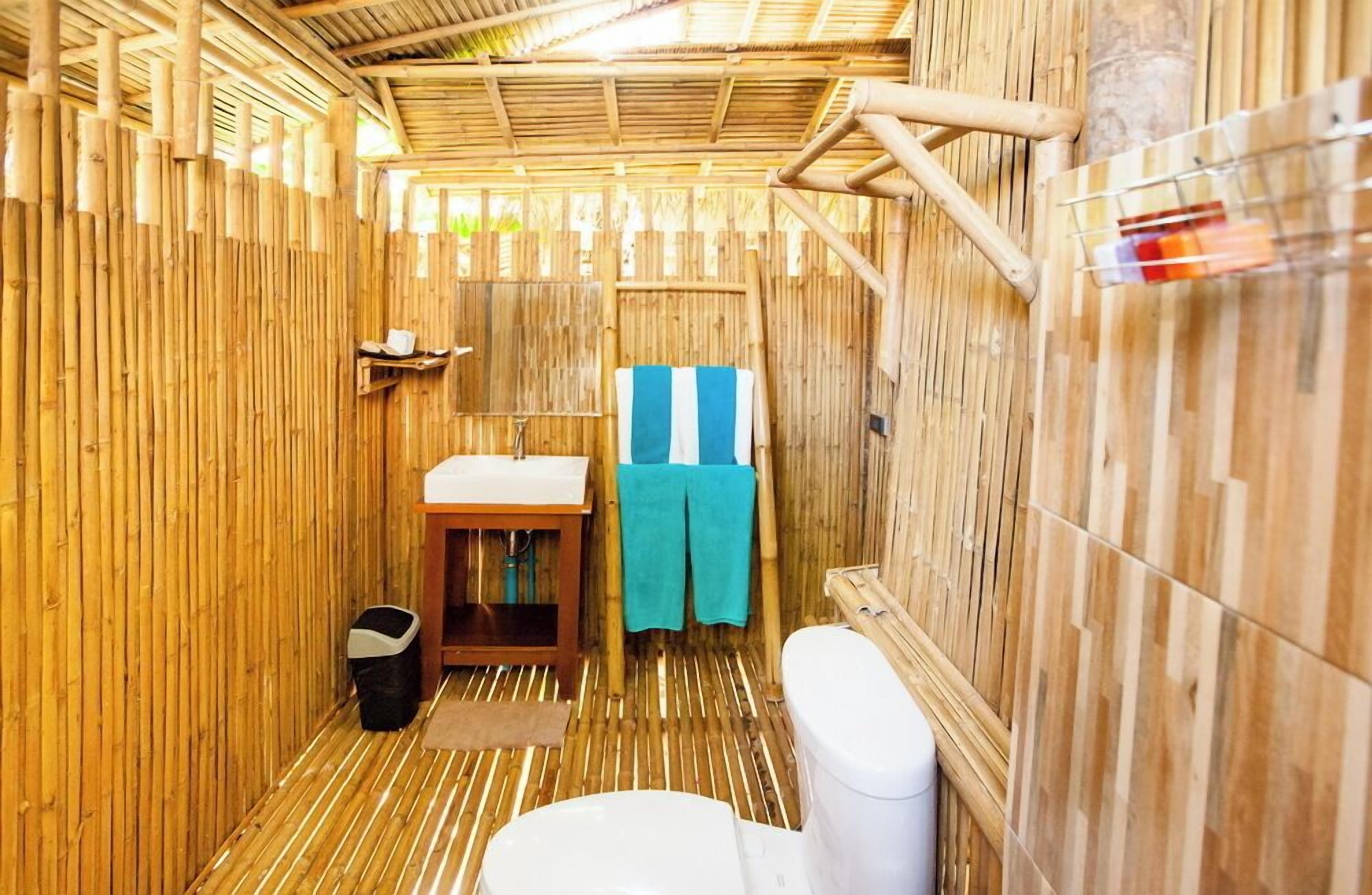 beach front cottage | bathroom | shower, free toiletries, towels