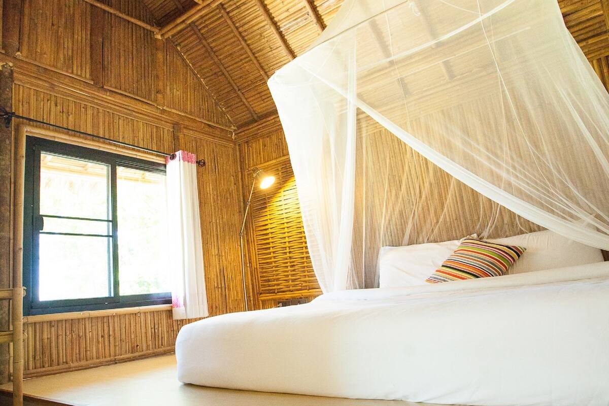 beach front cottage | 1 bedroom, in-room safe, free wifi