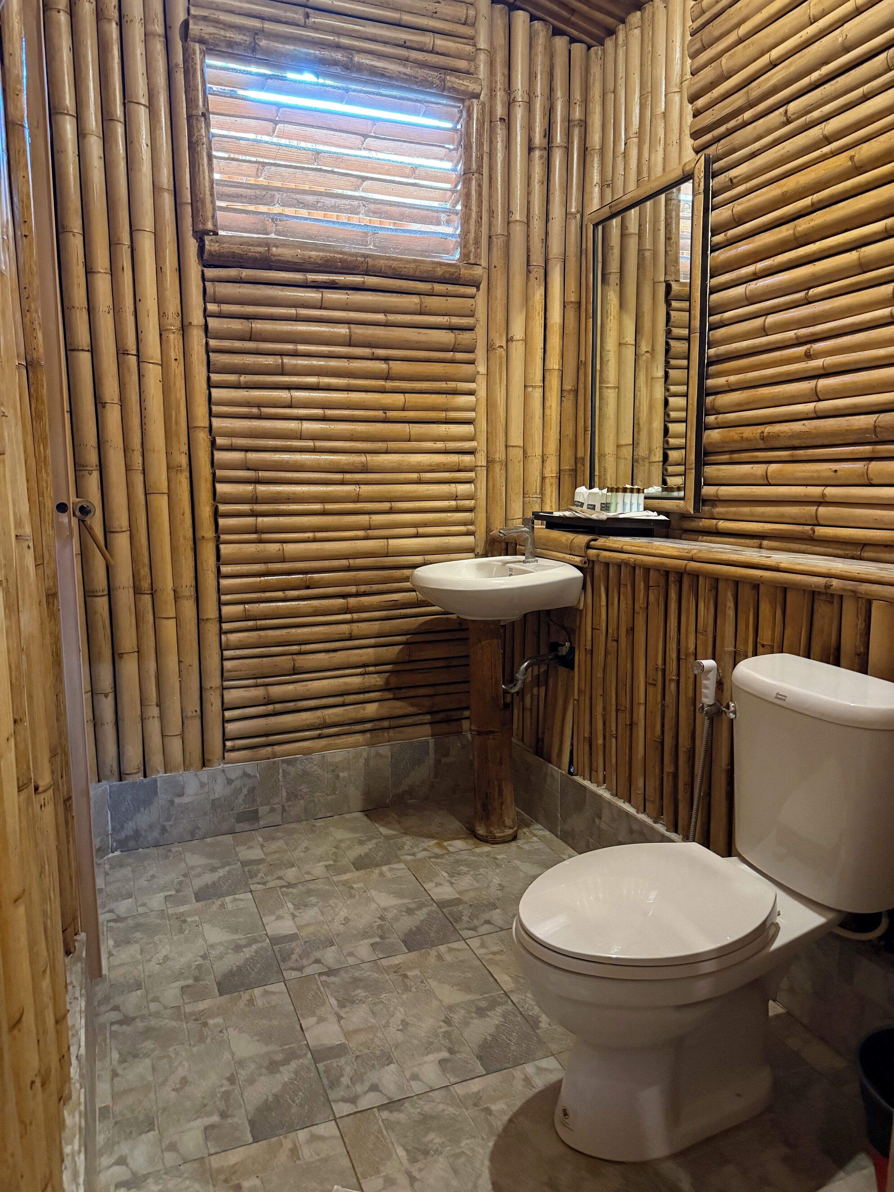 family cottage | bathroom | shower, free toiletries, towels