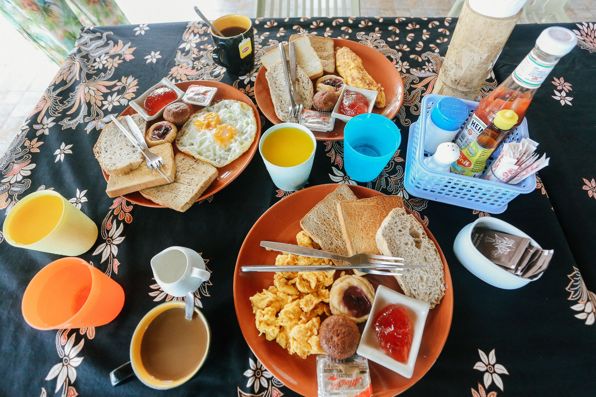 daily continental breakfast (thb 350 per person)