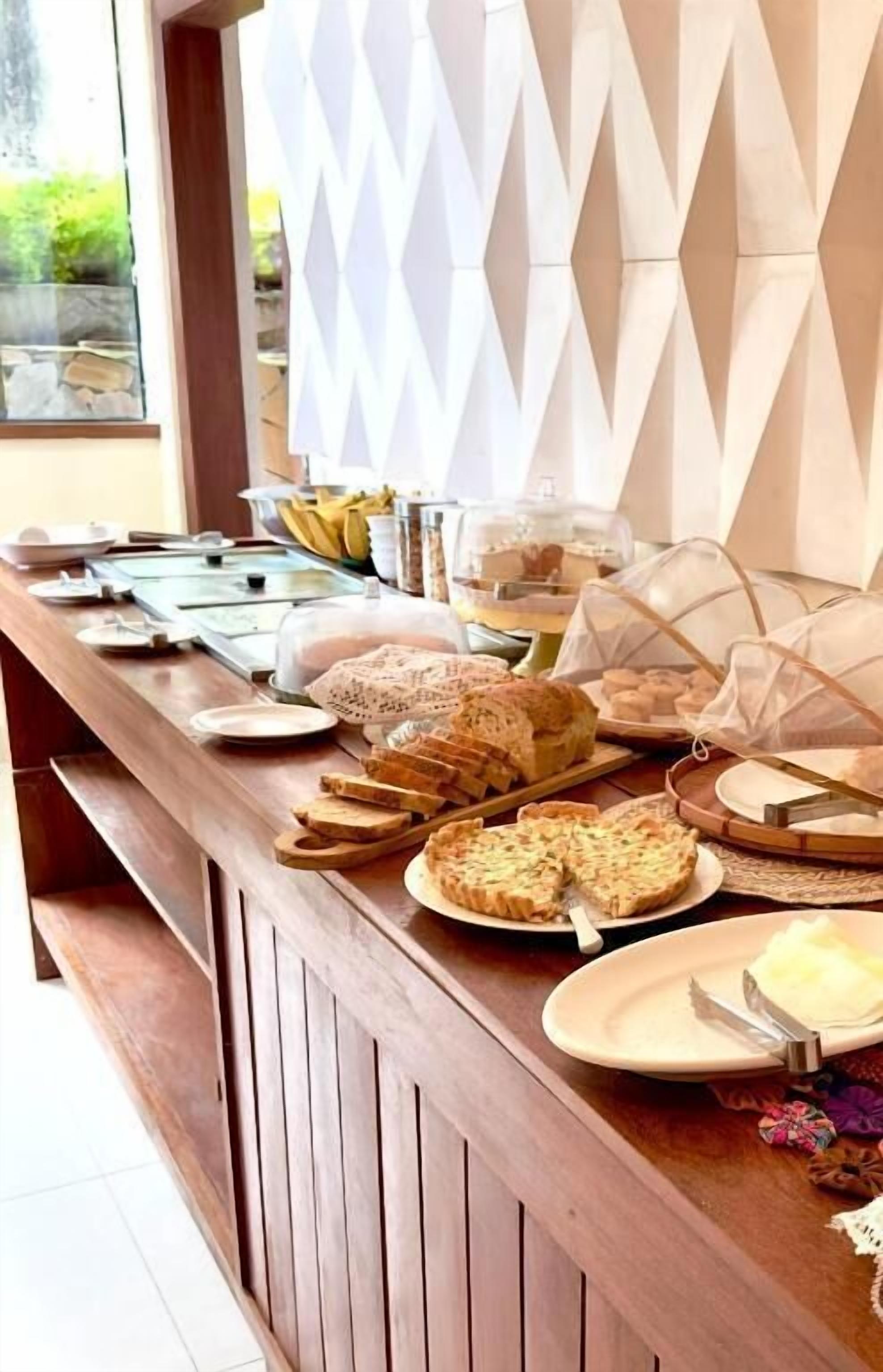 Free daily buffet breakfast