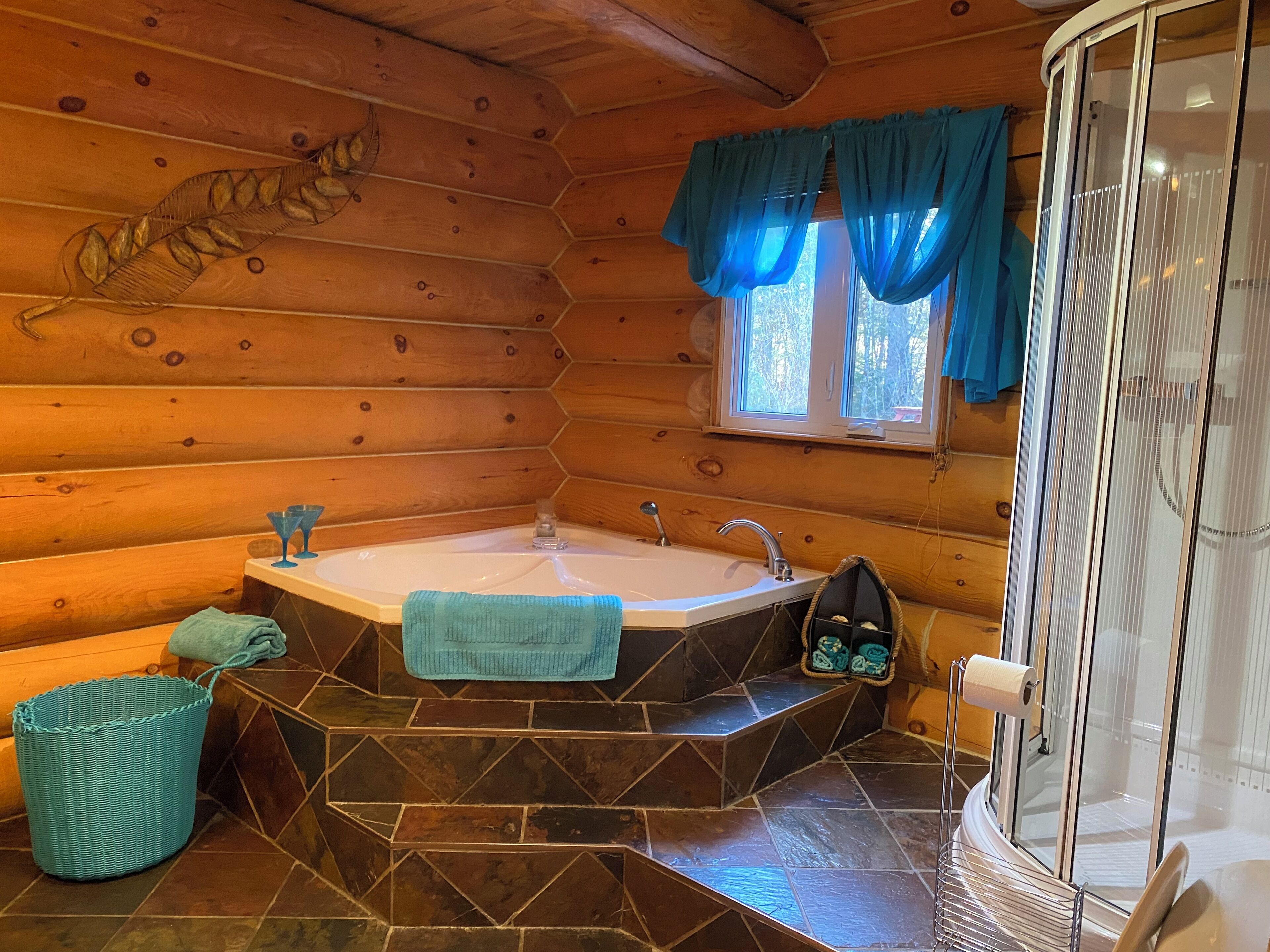 Separate tub and shower, deep soaking tub, hair dryer, towels