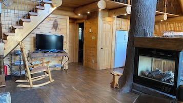 木屋, 独立浴室 | 起居区 | 电视、DVD 播放器