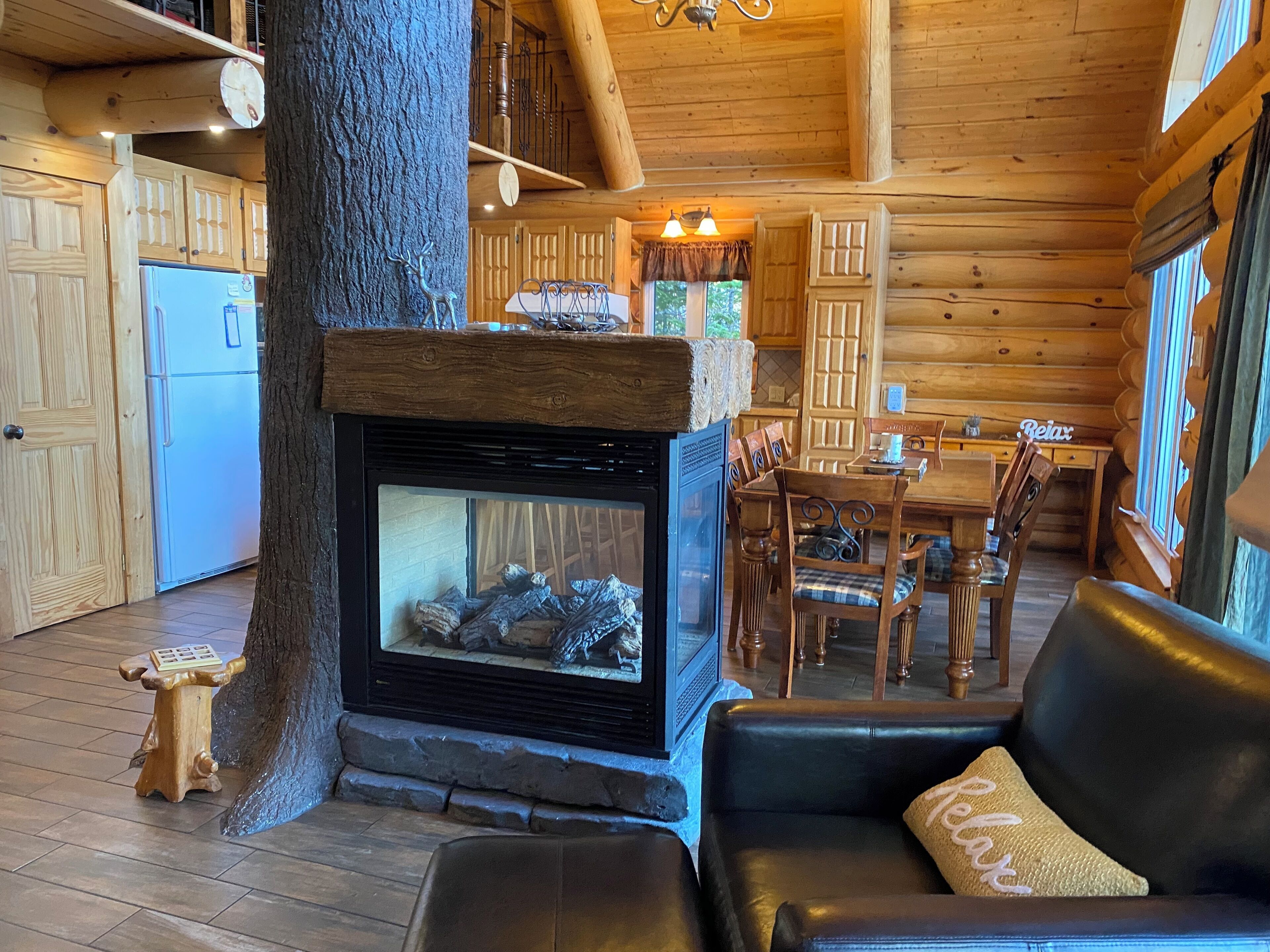 Chalet, Ensuite | Private kitchen | Full-sized fridge, microwave, oven, stovetop