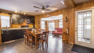 Deluxe Chalet, Ensuite, Lake View | Private kitchen | Full-size fridge, microwave, oven, stovetop