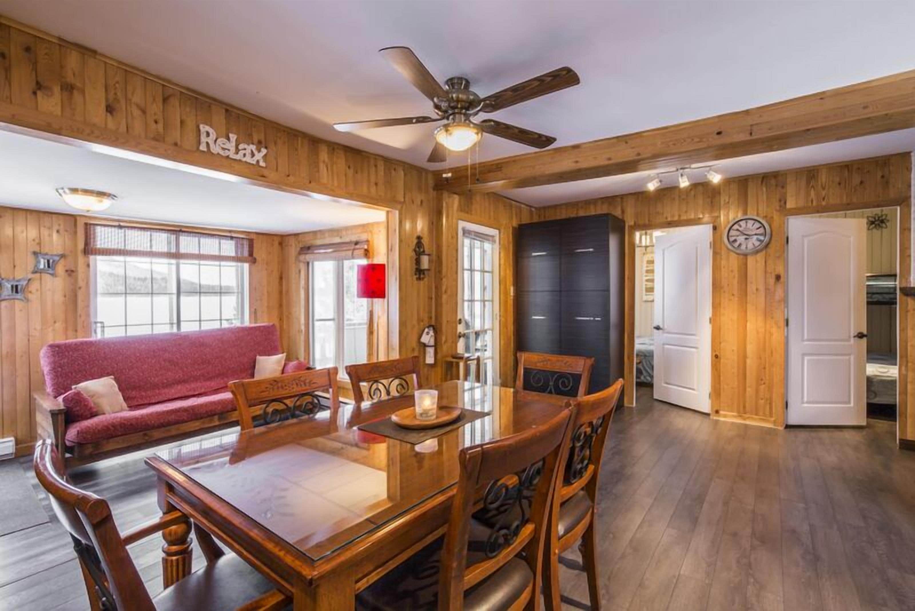 Deluxe Chalet, Ensuite, Lake View | In-room dining