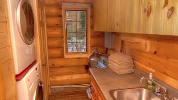 Chalet, Ensuite | Laundry room