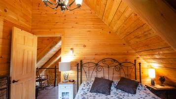 Alpehytte, eget bad | 4 soverom, sengetøy av topp kvalitet og individuelt dekorert