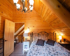 Chalet, Ensuite | 4 bedrooms, premium bedding, individually decorated